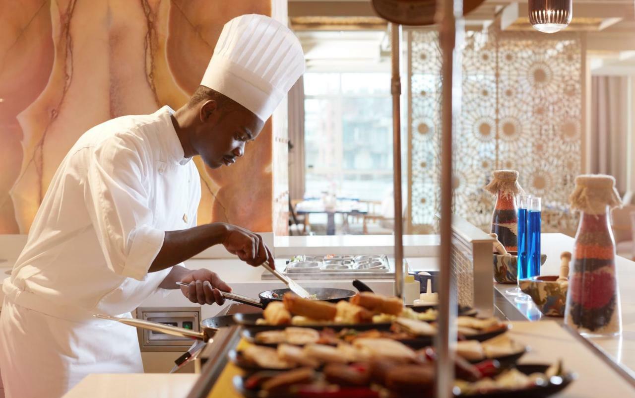 シャザ ホテル メッカ エクステリア 写真 A chef at work